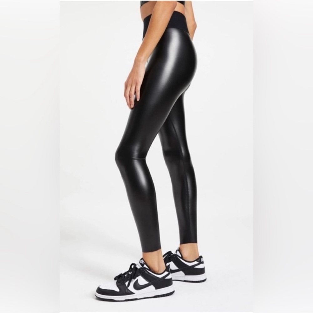 Black Shiny Leggings